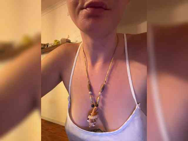 KinaMoonLove webcam