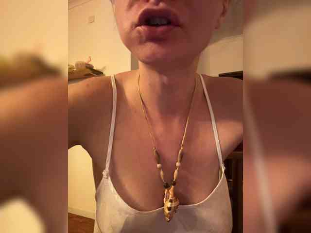 KinaMoonLove webcam