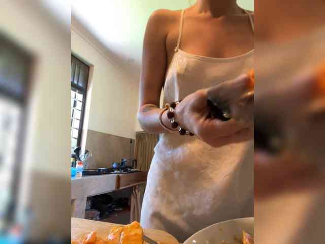 KinaMoonLove webcam