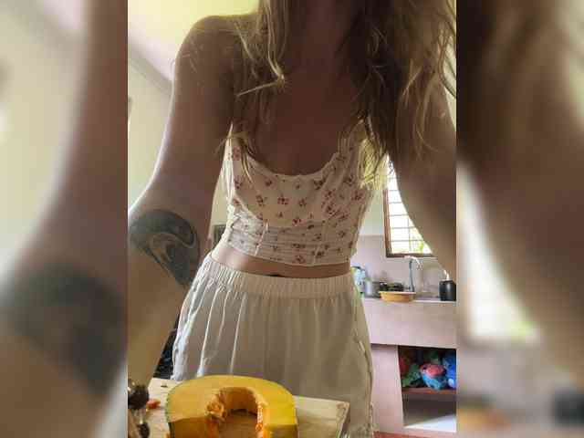 KinaMoonLove webcam