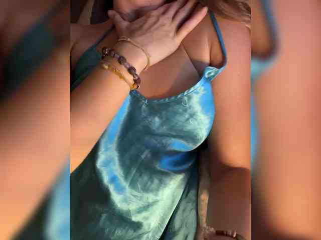 KinaMoonLove webcam