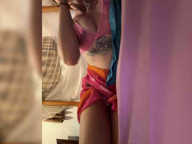 KinaMoonLove webcam