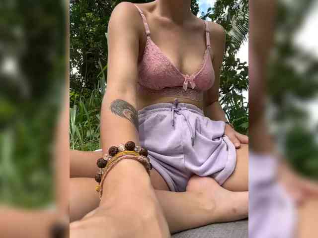 KinaMoonLove webcam