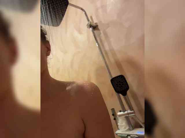 KinaMoonLove webcam
