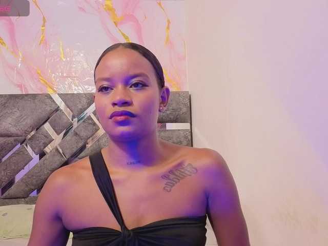 NAHOMII-BROWN live cam on BongaCams