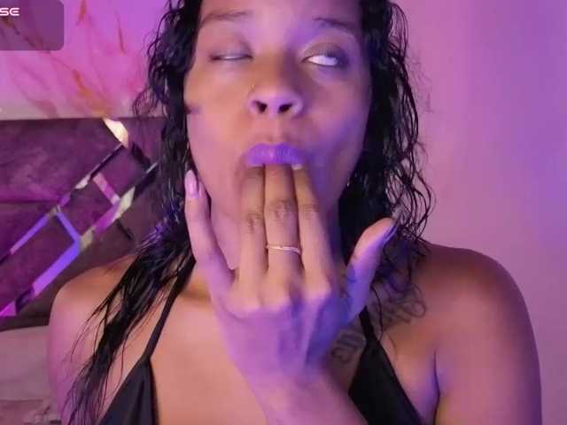 NAHOMII-BROWN live cam on BongaCams