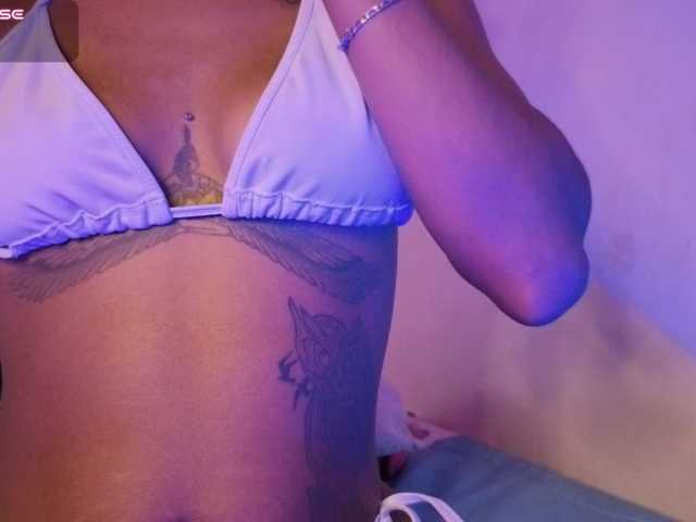 NAHOMII-BROWN live cam on BongaCams