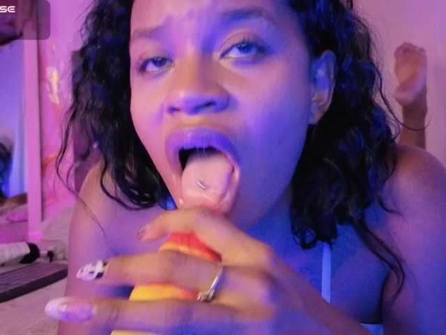 NAHOMII-BROWN live cam on BongaCams