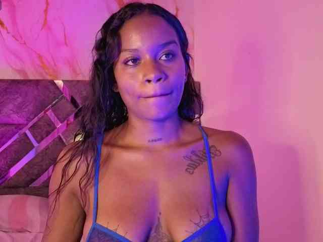 NAHOMII-BROWN webcam