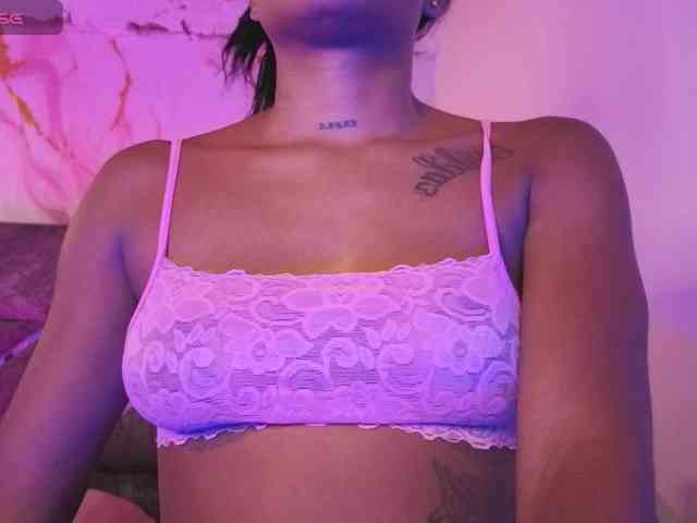 NAHOMII-BROWN webcam