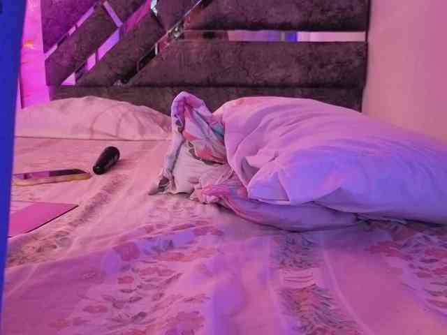 NAHOMII-BROWN webcam