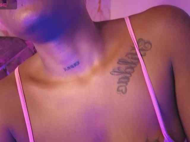 NAHOMII-BROWN webcam
