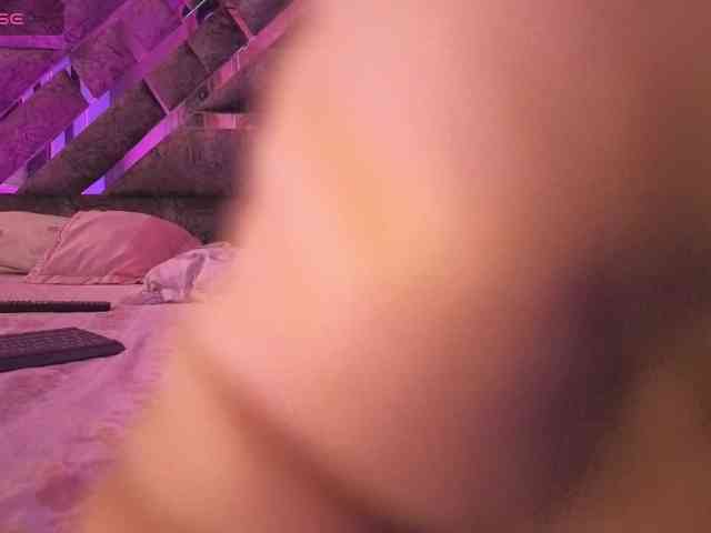 NAHOMII-BROWN webcam