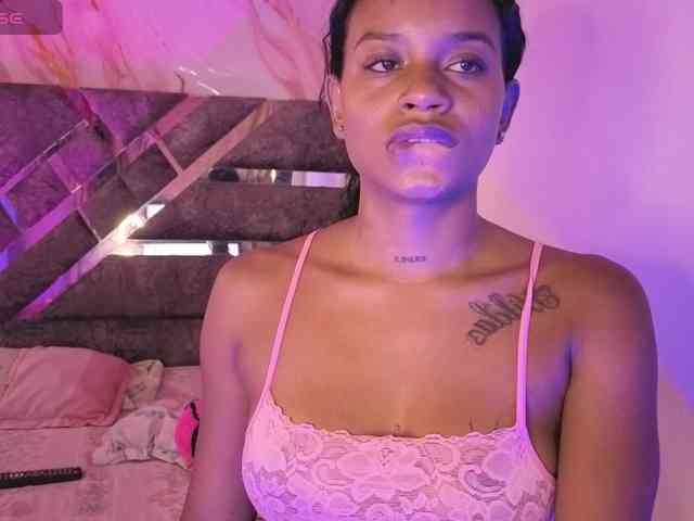 NAHOMII-BROWN webcam