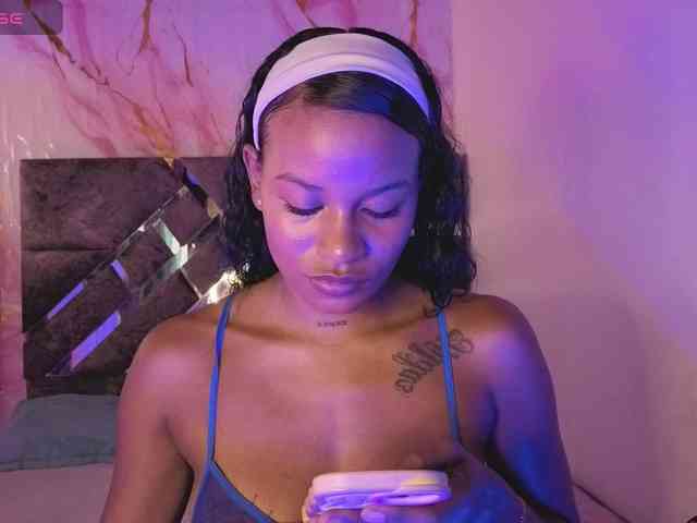 NAHOMII-BROWN webcam