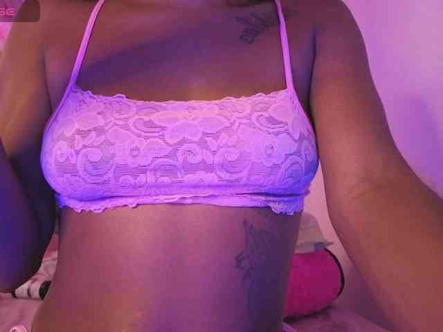 NAHOMII-BROWN webcam