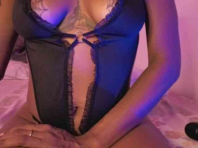 NAHOMII-BROWN webcam