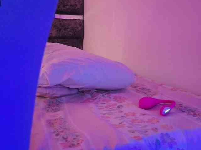 NAHOMII-BROWN webcam