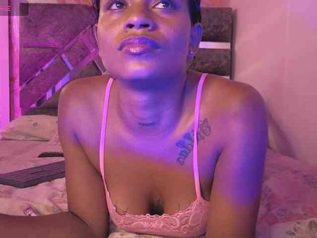 NAHOMII-BROWN webcam