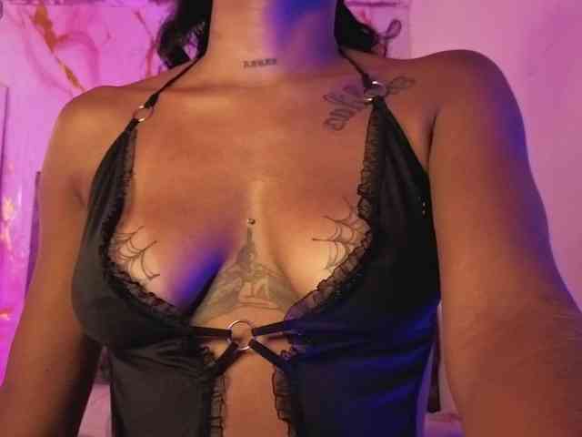 NAHOMII-BROWN webcam