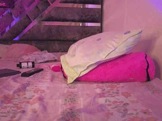 NAHOMII-BROWN webcam