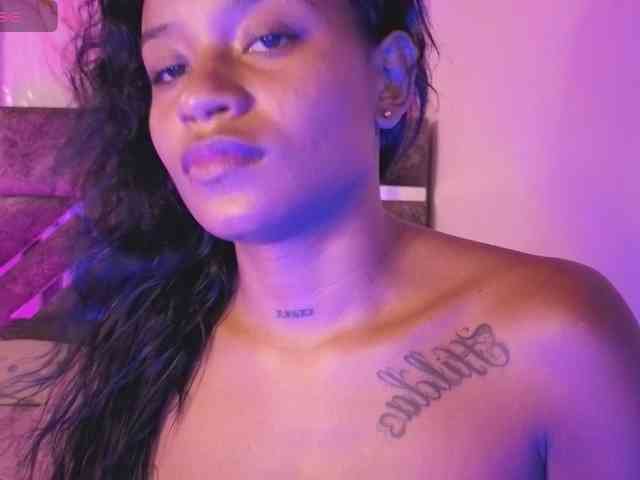 NAHOMII-BROWN webcam