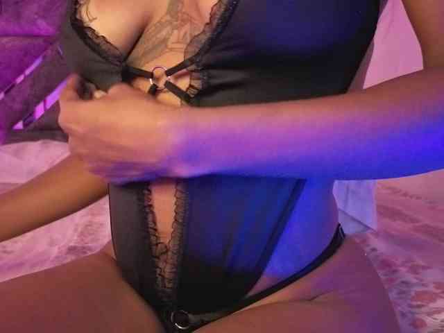 NAHOMII-BROWN webcam