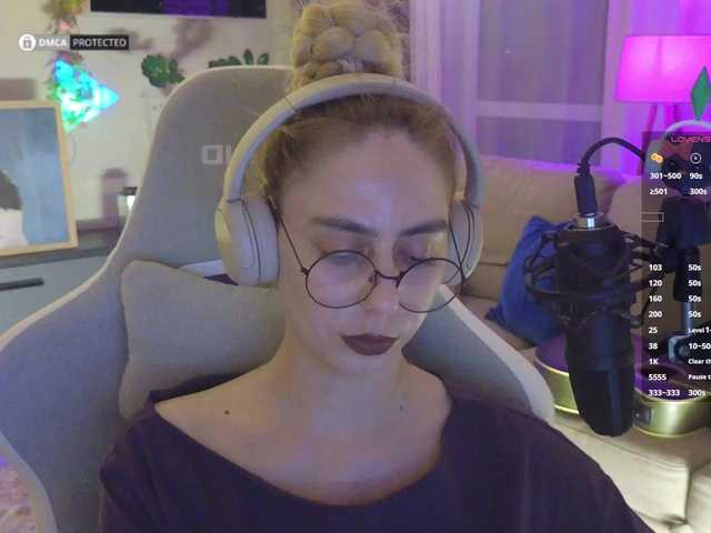 -Light-Fury- live cam on BongaCams