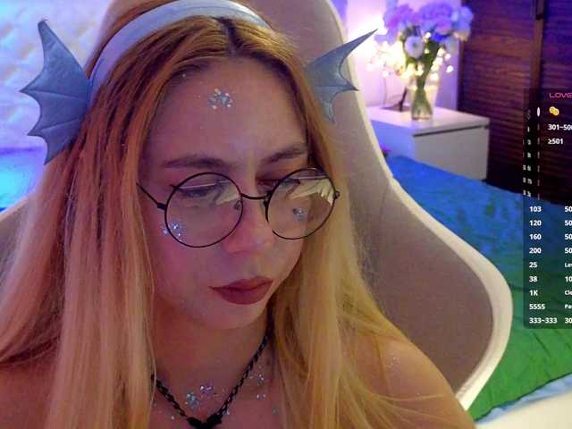 -Light-Fury- live cam on BongaCams