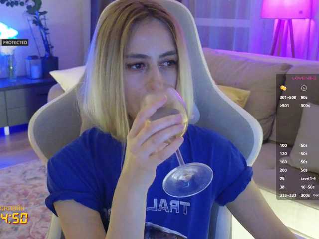 -Light-Fury-'s BongaCams show and profile