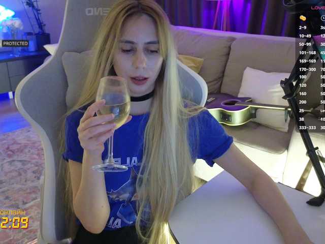 -Light-Fury-'s BongaCams show and profile