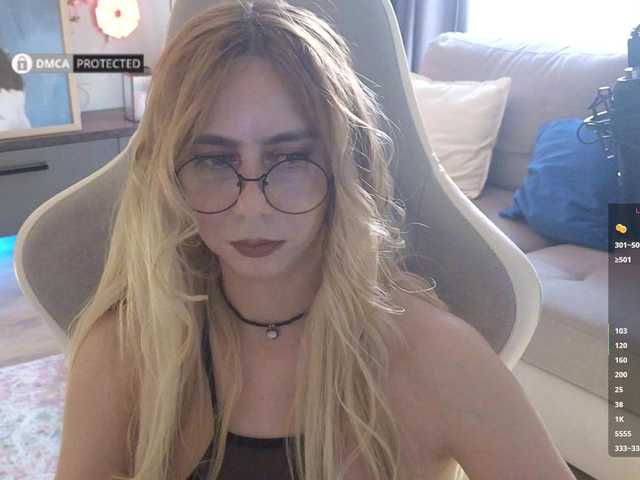-Light-Fury- live cam on BongaCams