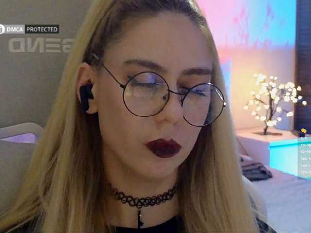 -Light-Fury- live cam on BongaCams