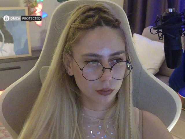 -Light-Fury- live webcam show