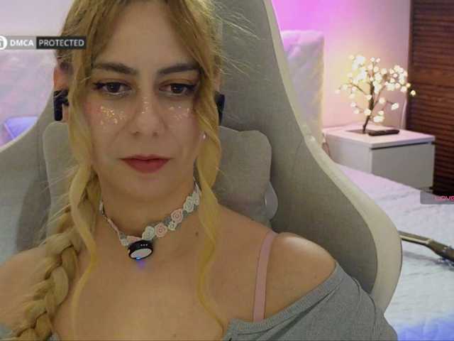 -Light-Fury- live cam on BongaCams