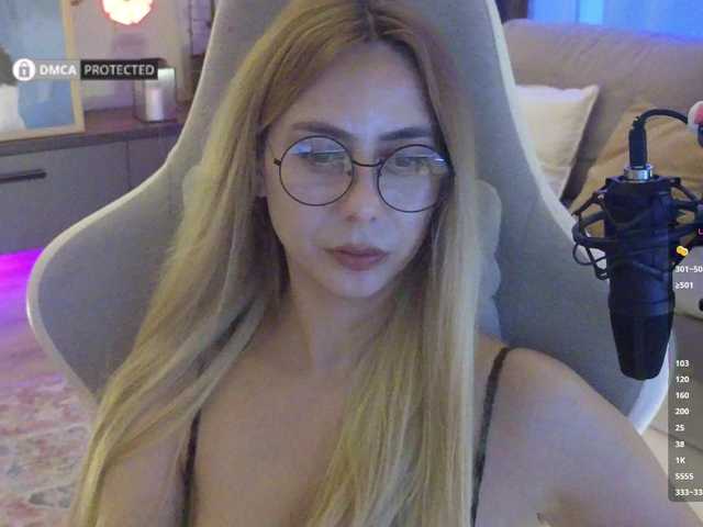 -Light-Fury- live cam on BongaCams