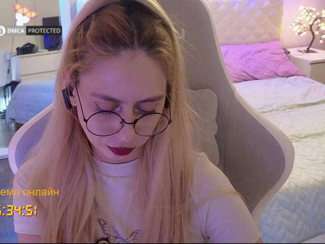 -Light-Fury- live cam on BongaCams