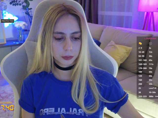 -Light-Fury-'s BongaCams show and profile