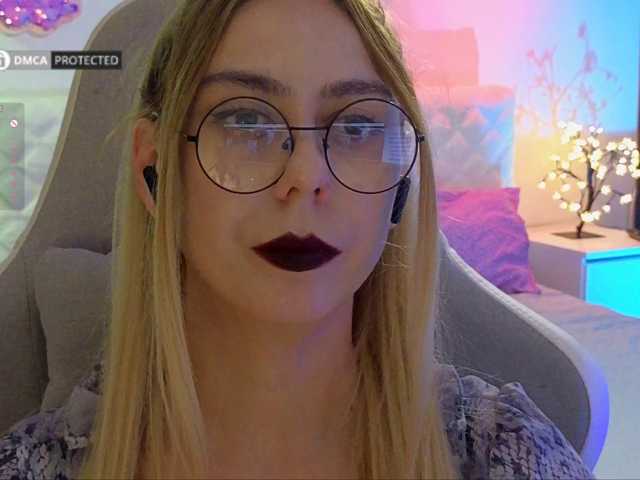 -Light-Fury- live cam on BongaCams