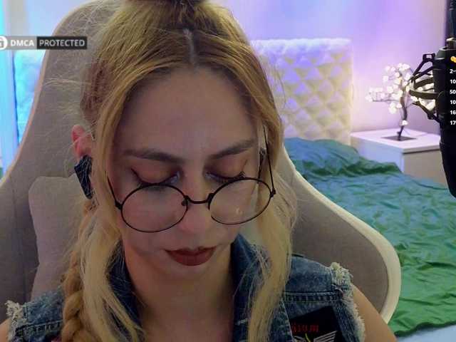 -Light-Fury- live cam on BongaCams