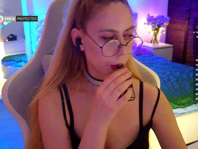 -Light-Fury- live cam on BongaCams