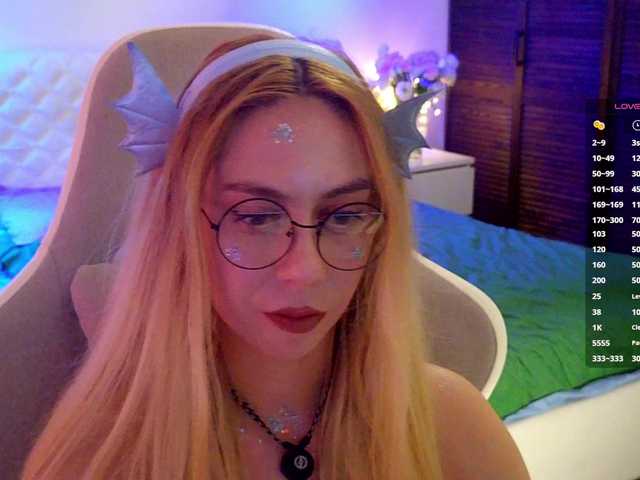 -Light-Fury- live cam on BongaCams