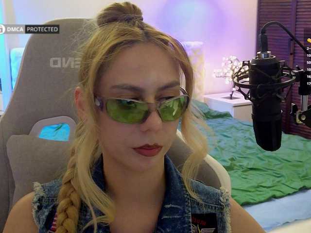 -Light-Fury- live cam on BongaCams
