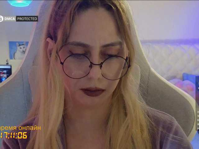 -Light-Fury- live cam on BongaCams