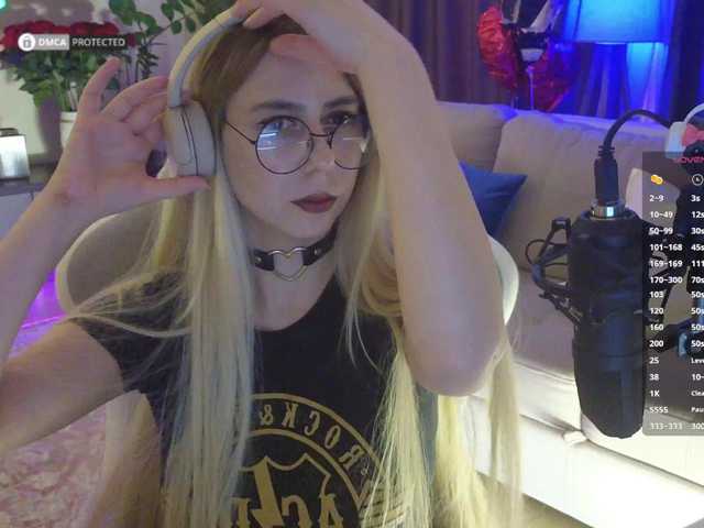 -Light-Fury- live cam on BongaCams