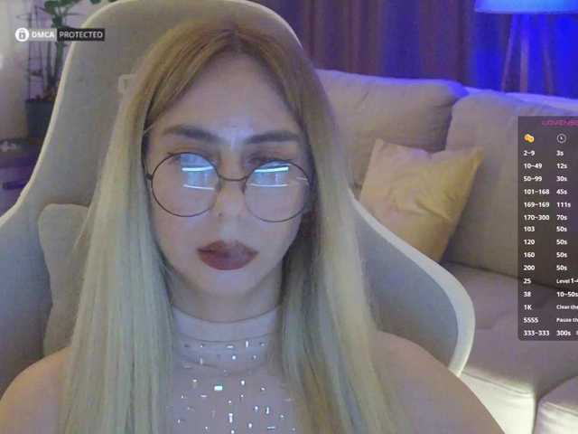 -Light-Fury- live cam on BongaCams