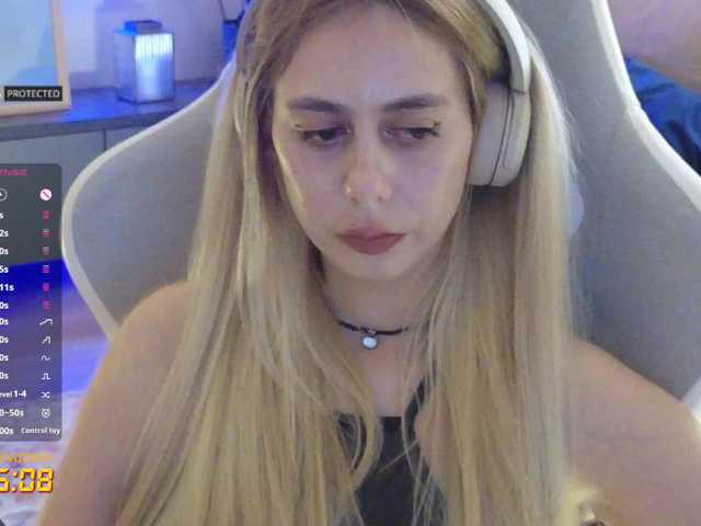 -Light-Fury-'s BongaCams show and profile