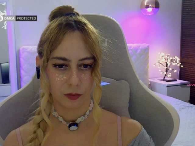 -Light-Fury- live cam on BongaCams
