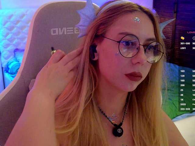 -Light-Fury- live cam on BongaCams