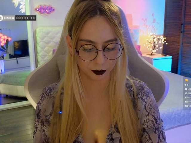 -Light-Fury- live cam on BongaCams